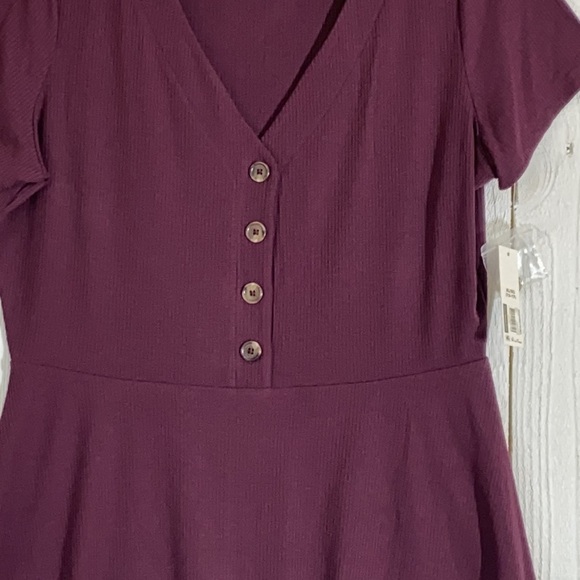 Juniors' Button Front V-Neck… - Picture 9 of 11